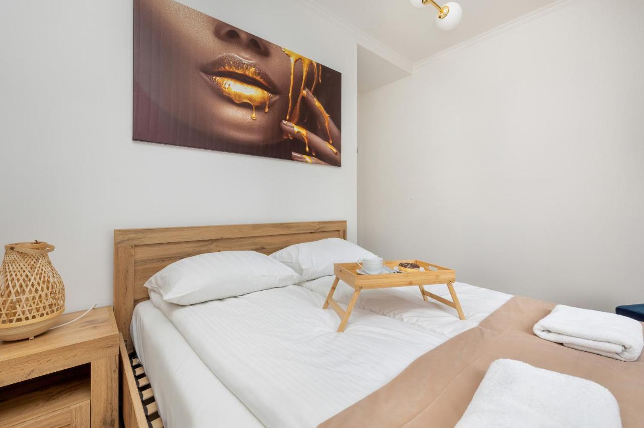 Beautiful One Bedroom Apartment Zamkowa By Rent Like Home กดัญสก์ ภายนอก รูปภาพ